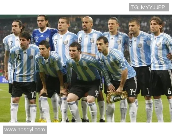 足球明星乔治赫斯特的传奇人生与辉煌成就回顾